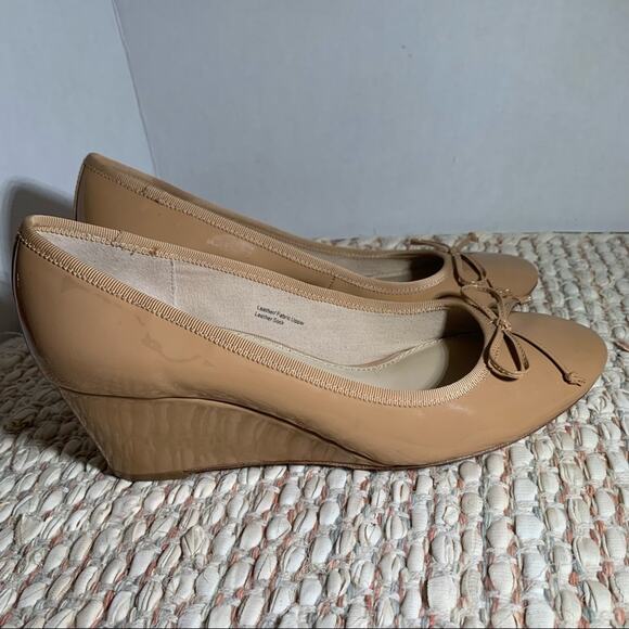 Saks Fifth Avenue Tan Leather Wedge Heels Sz 8M - Picture 3 of 9